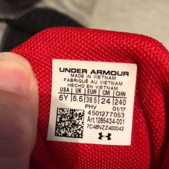 Under Armour Boys 6Y sneaker - Picture 5 of 5